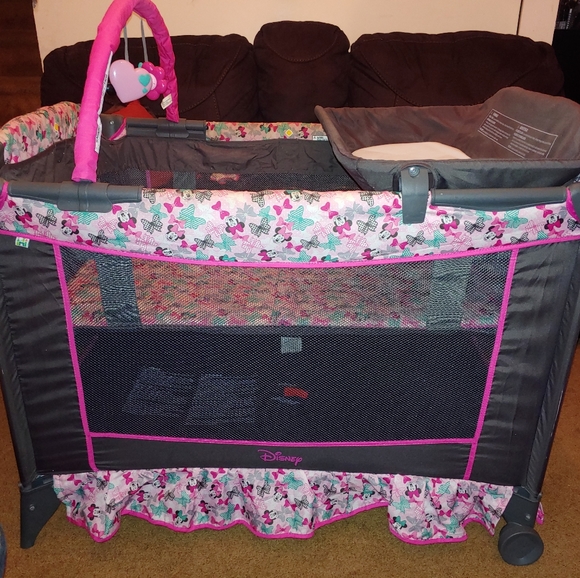 minnie mouse pack and play with bassinet